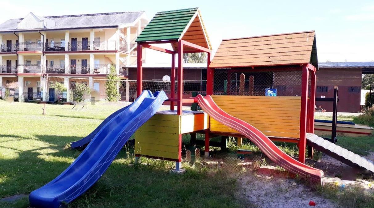 Ow Wilk - Pokoje I Domki Z Aneksami Kuchennymi, Parking, Plac Zabaw Łeba Extérieur photo
