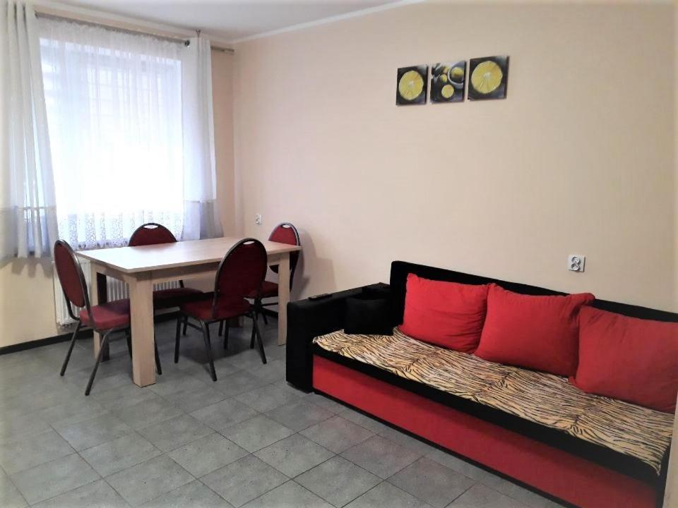 Ow Wilk - Pokoje I Domki Z Aneksami Kuchennymi, Parking, Plac Zabaw Łeba Extérieur photo