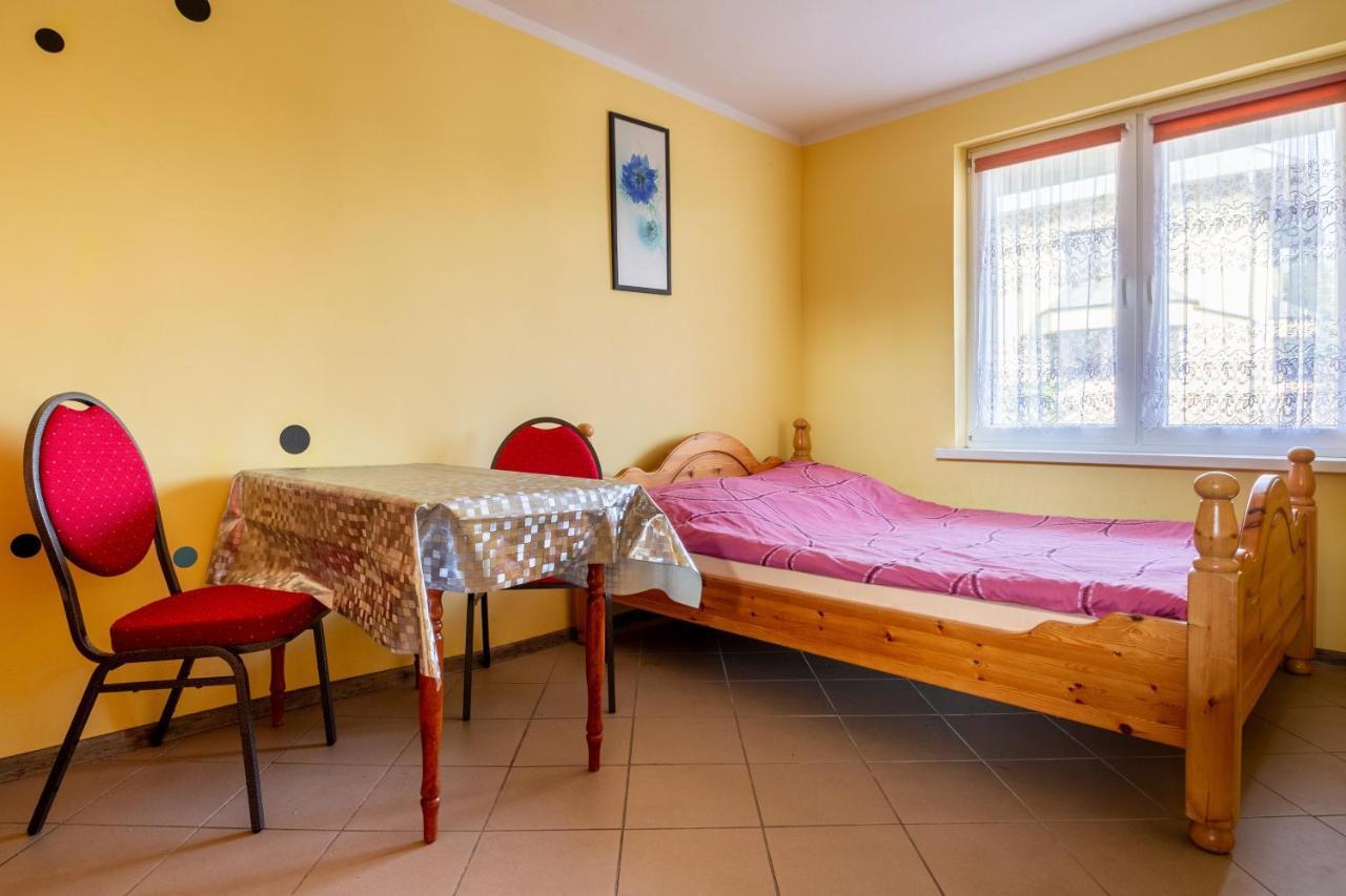 Ow Wilk - Pokoje I Domki Z Aneksami Kuchennymi, Parking, Plac Zabaw Łeba Extérieur photo